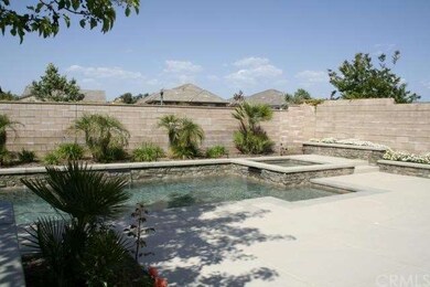 There is a fountain in the back of the pool that i