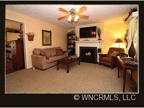 Comfy Living Room w/ Fireplace