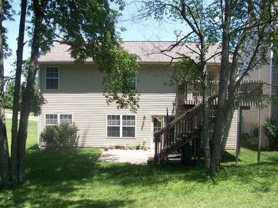 417 Village Dr, Frankfort, KY 40601 - photo 2