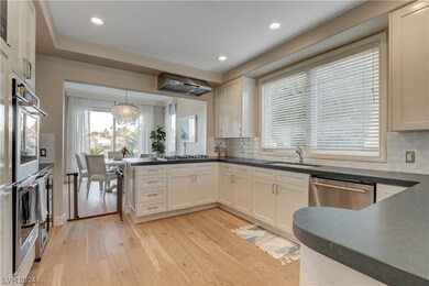 8225 Horseshoe Bend Ln, Las Vegas, NV 89113 - photo 4