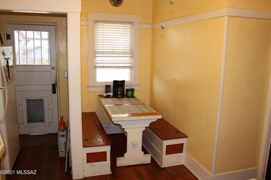 521 N 1st Ave Kitchen Nook