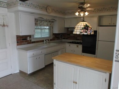 590 Miller Ln, Whitehall, PA 18052 - photo 5