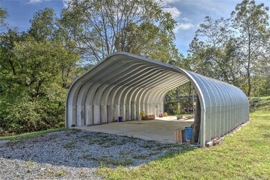 This is a huge work space, open so that one can dr