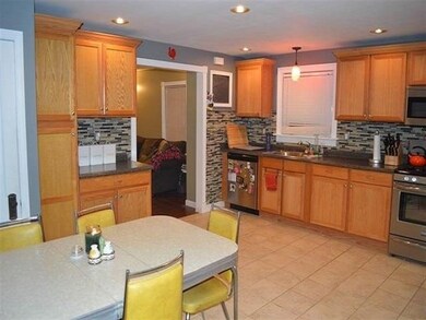 4 Troy St, Nashua, NH 03064 - photo 3