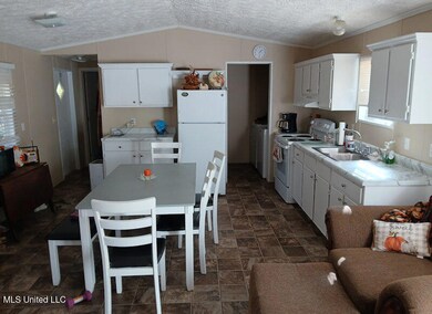 349 W Cox Rd, Byhalia, MS 38611 - photo 5