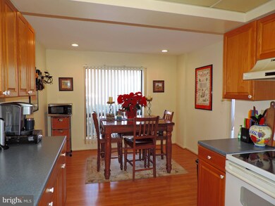 981 Putnam Blvd unit 84, Wallingford, PA 19086 - photo 3