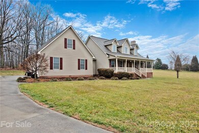  Located on a quiet cul-de-sac too!