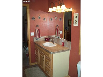 39505 Howard Rd, Marcola, OR 97454 - photo 5