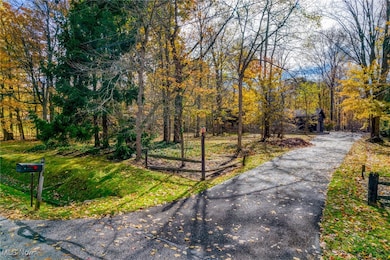 7451 Warwick Ln, Chesterland, OH 44026 - photo 2