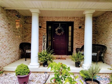 Cute front porch!