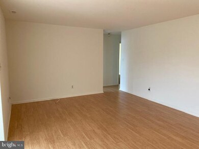 4 Canterbury Ct unit M4, Sewell, NJ 08080 - photo 2