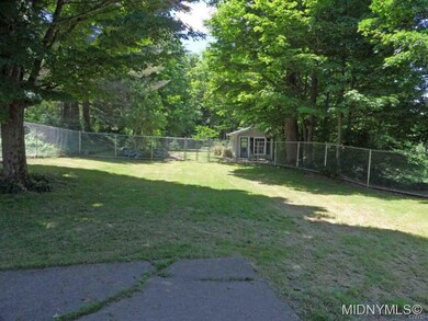 Large yard w/enclosed fence