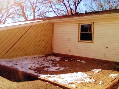 106 Pueblo Rd, Carpentersville, IL 60110 - photo 4