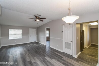 004-photo-dining-room-10482612