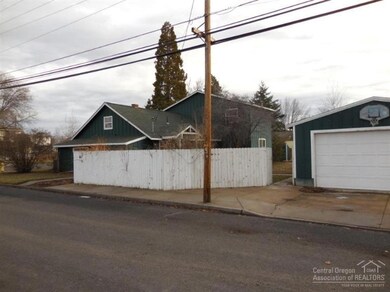 105 SW 12th St, Redmond, OR 97756 - photo 5