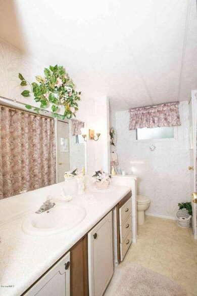 410 Osprey - Guest Bathroom