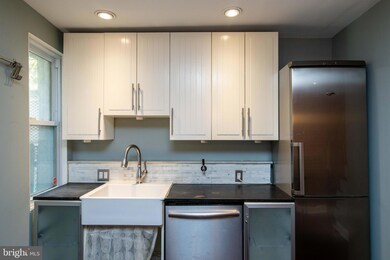 2218 Pemberton St, Philadelphia, PA 19146 - photo 5