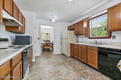 10022 Bradley Rd, Jacksonville, FL 32246 - photo 4