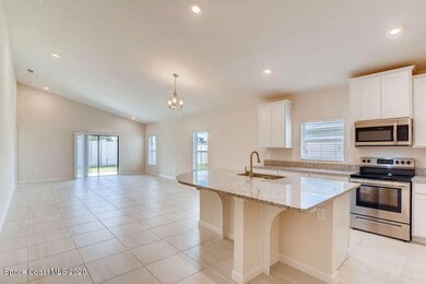 The Glenhurst-small-003-003-Kitchen-666x