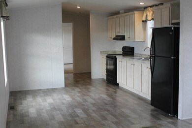 13 Dunlop Ave, Mechanic Falls, ME 04256 - photo 3