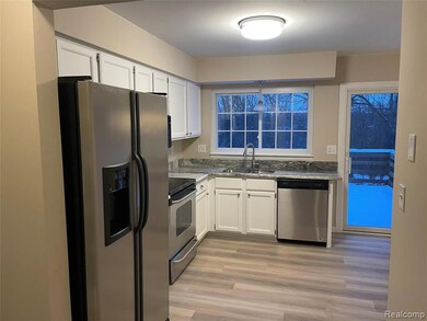 19479 Scenic Harbour Dr, Northville, MI 48167 - photo 7