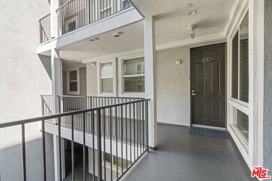 10878 Bloomfield St unit 210, Toluca Lake, CA 91602 - photo 6