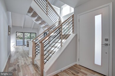 9412 Raintree Rd, Burke, VA 22015 - photo 3