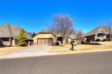 19504 Crest Ridge Dr, Edmond, OK 73012 - photo 2