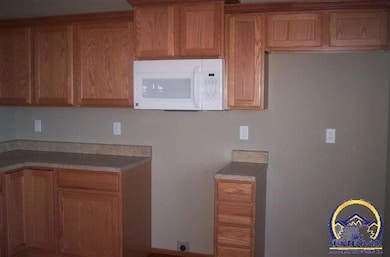 4319 SE Horseshoe Bend Dr, Topeka, KS 66609 - photo 2