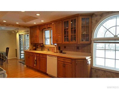 7206 Nickett Dr, North Tonawanda, NY 14120 - photo 3