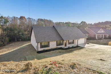 370 Flora Dr, Lenoir City, TN 37771 - photo 2