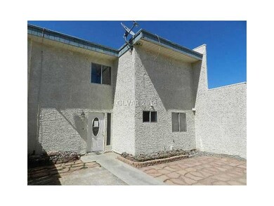Property Photo. LARGE PATIO COURTYARD BETWEEN THE