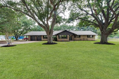 321 Wheeler Dr, Alvin, TX 77511 - photo 3
