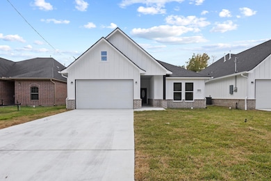 1811 N 19th St, Nederland, TX 77627 - photo 2