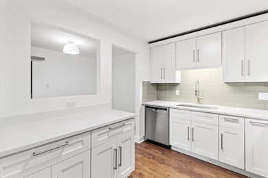 850 Sheldon Ct unit D, Wheaton, IL 60189 - photo 5