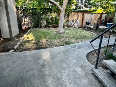 Beautiful courtyard that is has a fully-enclosed f