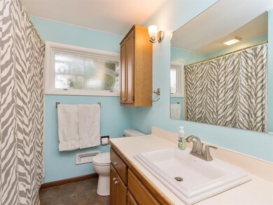 1124 20th St SW, Cedar Rapids, IA 52404 - photo 7