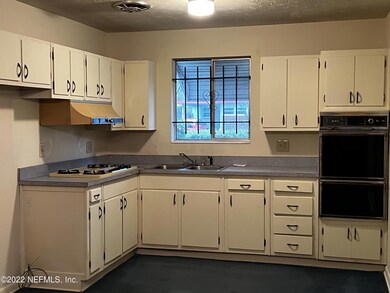 2119 Figaro Ln, Jacksonville, FL 32210 - photo 5