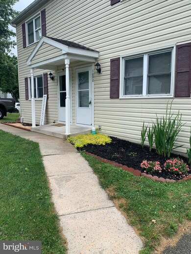 1090 Cloverton Dr, Columbia, PA 17512 - photo 4