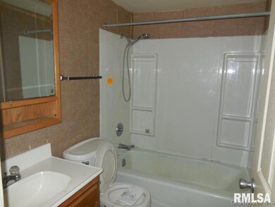 800 S Cottonwood St, Virginia, IL 62691 - photo 7