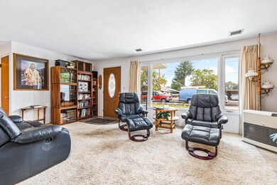 630 S 4th St, Central Point, OR 97502 - photo 5