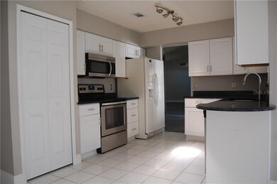 8144 Lesia Cir, Orlando, FL 32835 - photo 2