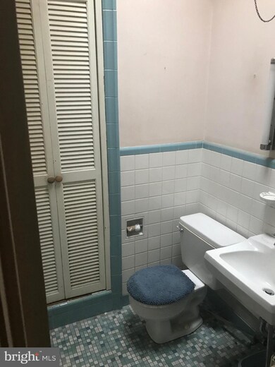 378 Wembley Rd, Upper Darby, PA 19082 - photo 5