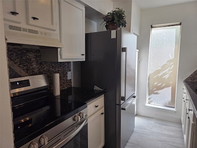 10075 Westpark Dr unit 40, Houston, TX 77042 - photo 2