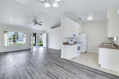 Open floor plan with Kitchen, Dining room and Livi