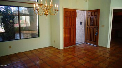Dining Room to Front Door [Desktop Resol
