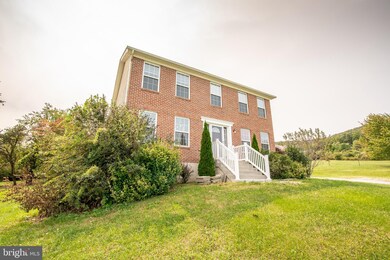 303 Hershel Ln, Hedgesville, WV 25427 - photo 4