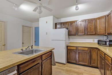 27 Pleasant St unit 63, West Lebanon, NH 03784 - photo 2