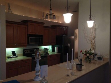 OPEN KITCHEN W/BREAKFAST BAR