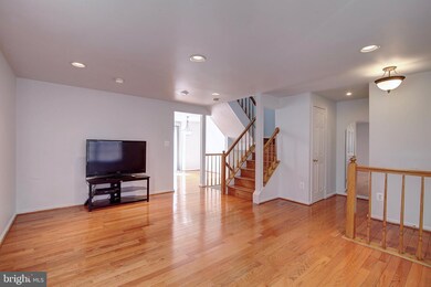 13817 Fount Beattie Ct, Centreville, VA 20121 - photo 6